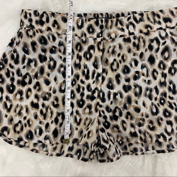 Glassons Leopard Print Shorts, Size 8 - Picture 4 of 6